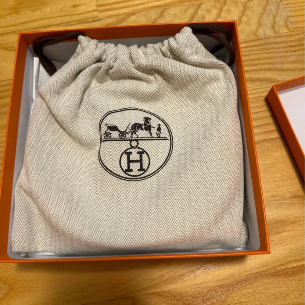 Hermes comes original